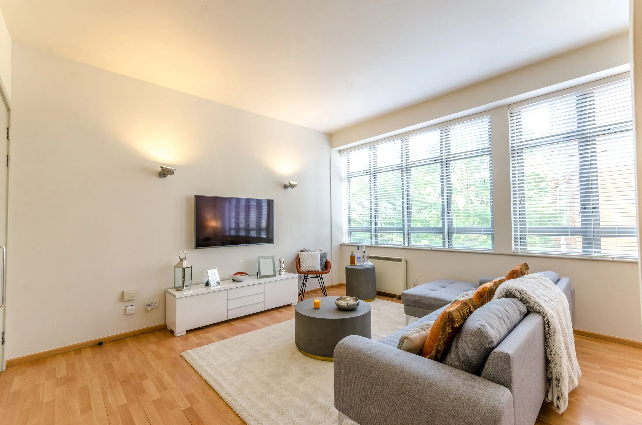 Flat Dingley Road in Greater London