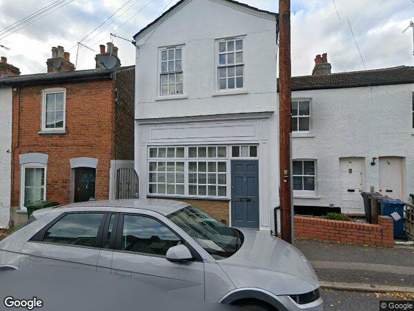 Flat Middle Road in Greater London