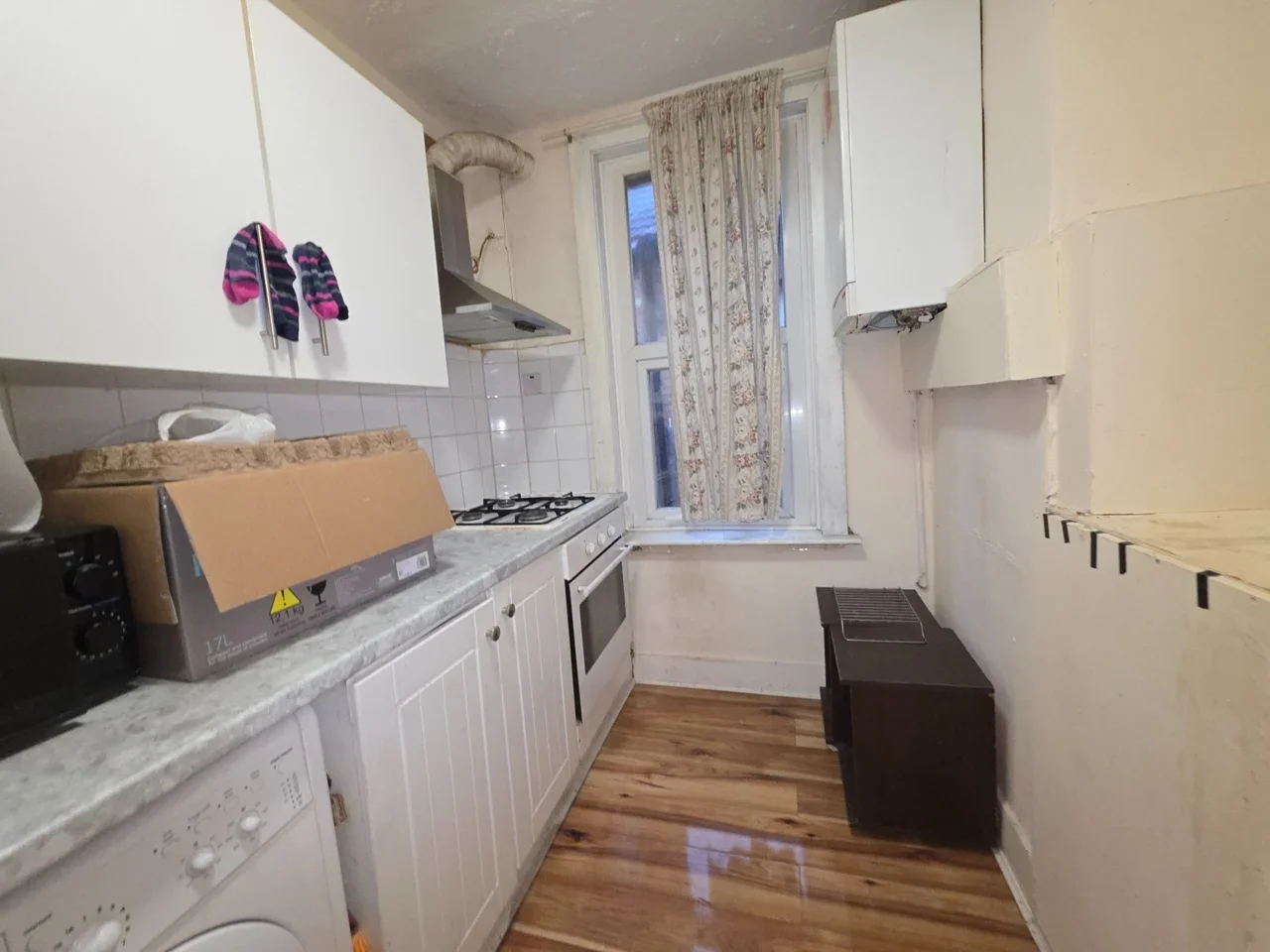 Flat Eastcote Lane in Greater London