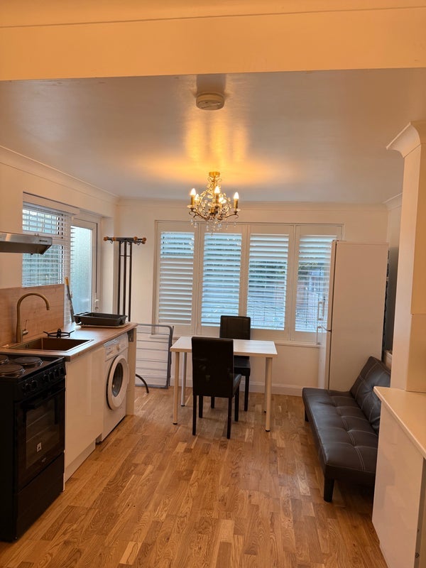 Flat Marvels Lane in Greater London