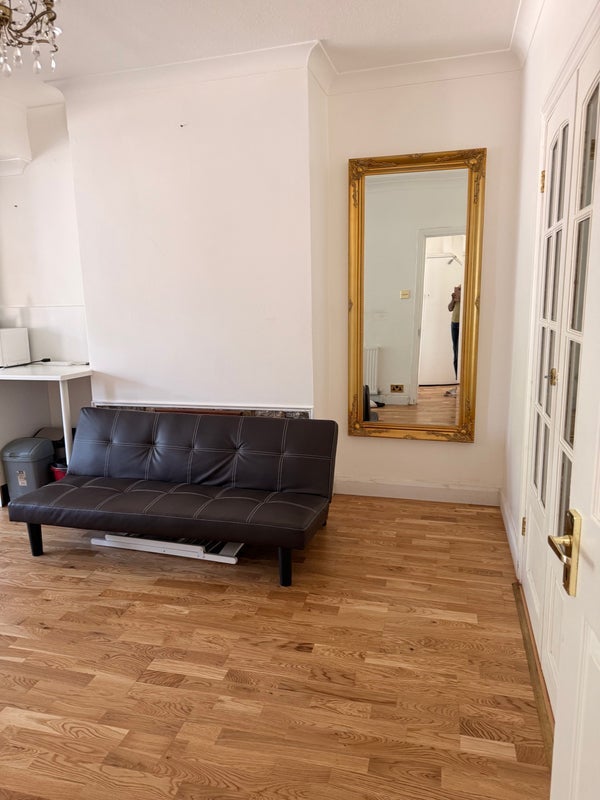 Room Marvels Lane in Greater London
