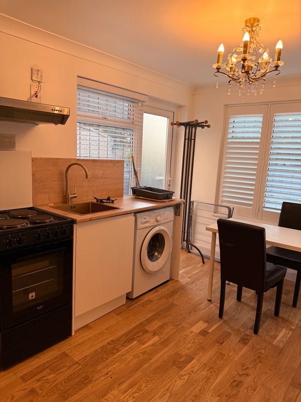 Flat Marvels Lane in Greater London