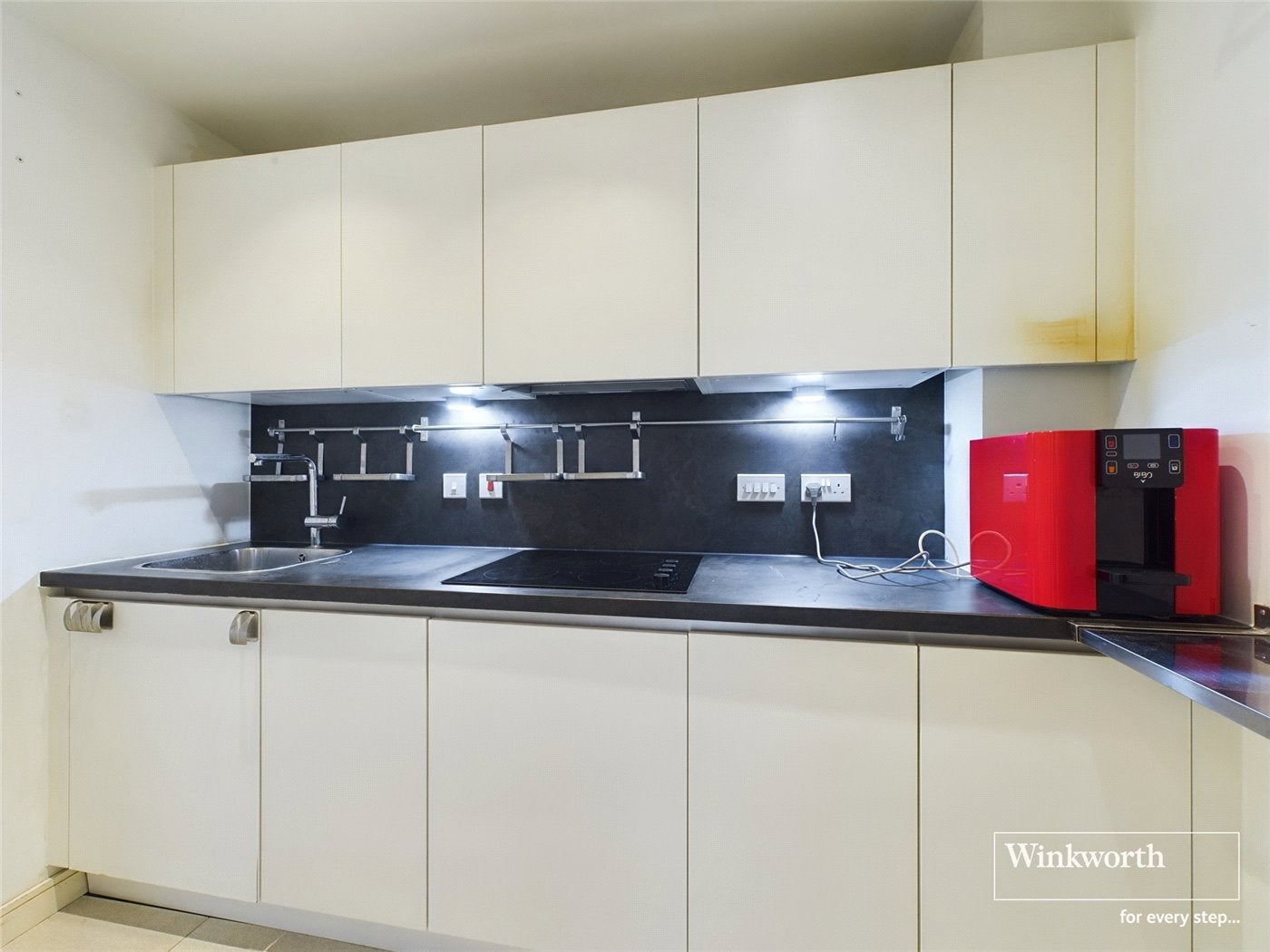 Flat Shearwater Drive in Greater London