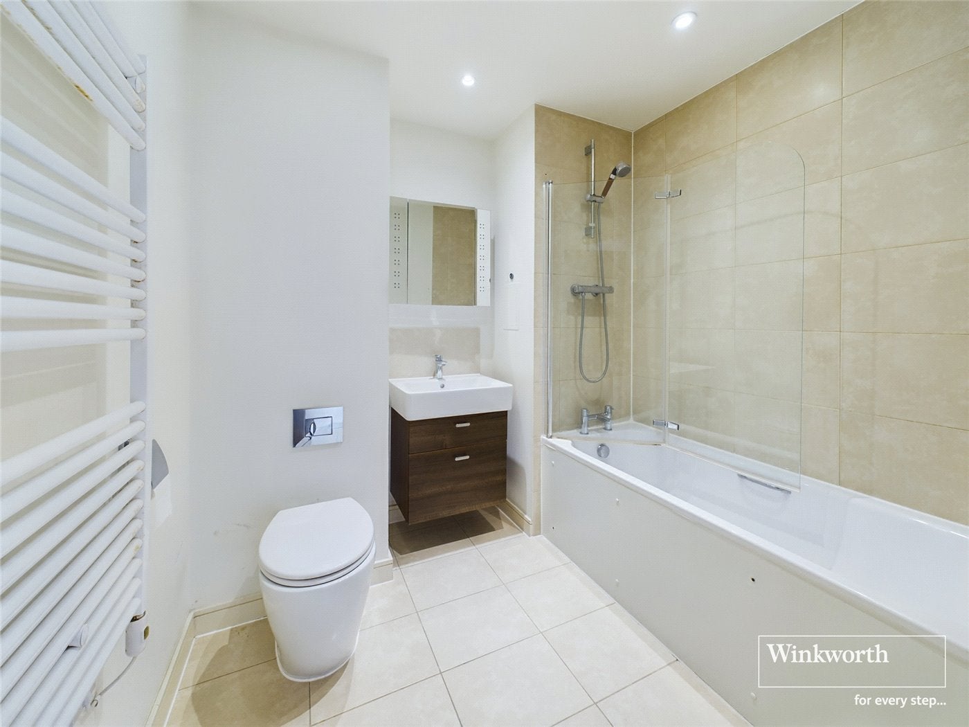 Flat Shearwater Drive in Greater London