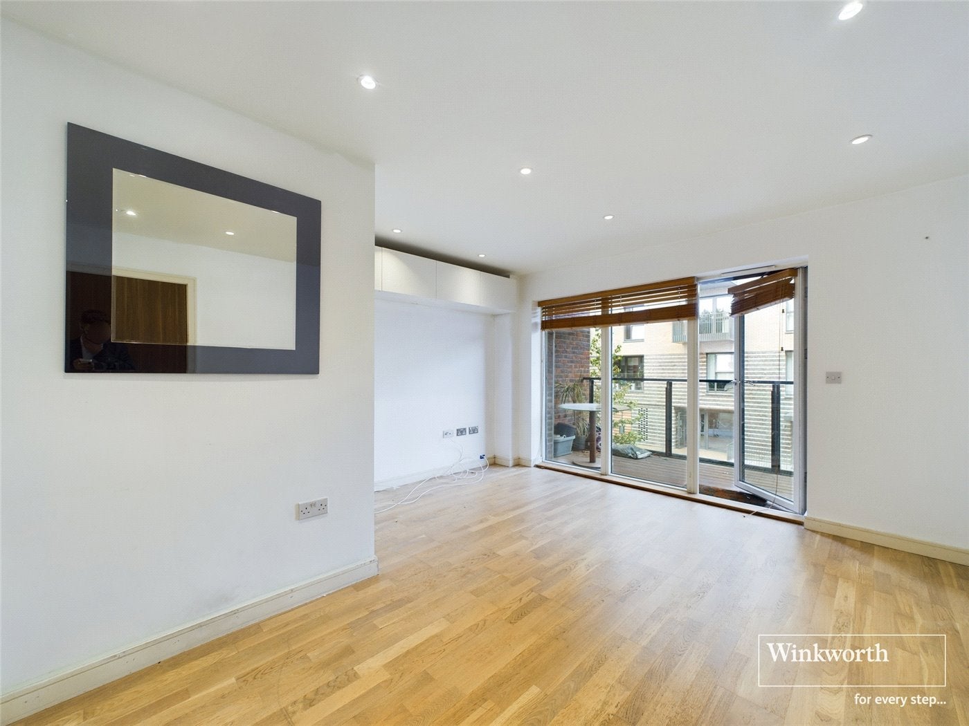 Flat Shearwater Drive in Greater London
