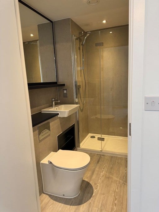 Room Heston Way in Greater London