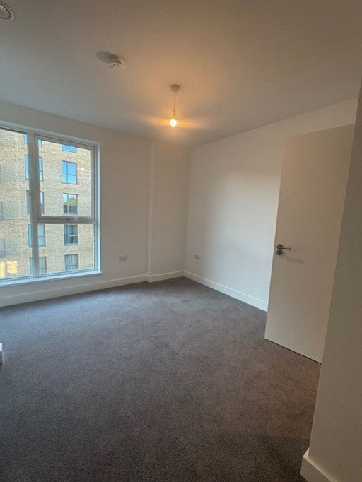 Room Heston Way in Greater London