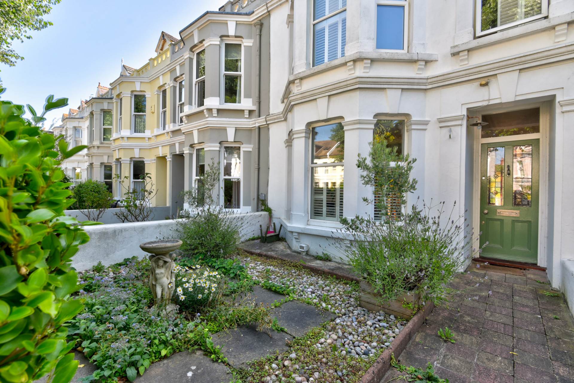 Flat Westbourne Gardens in Hove