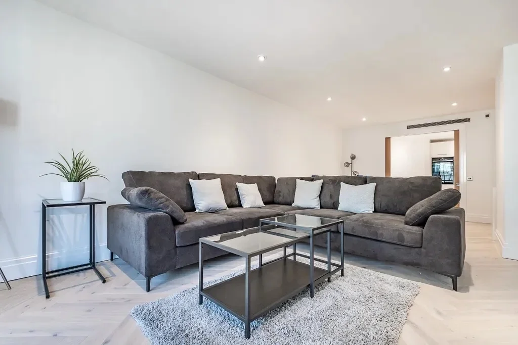 Flat Sheldon Square in City of Westminster