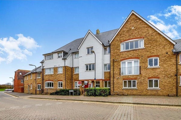 Flat Violet Way in Ashford