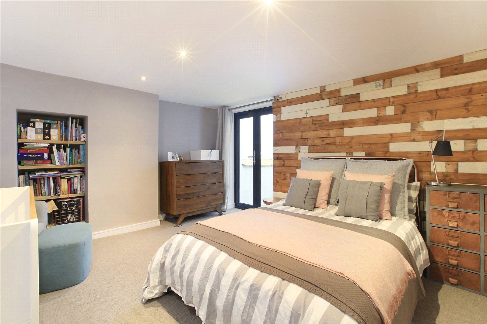 Flat Regis Place in Greater London