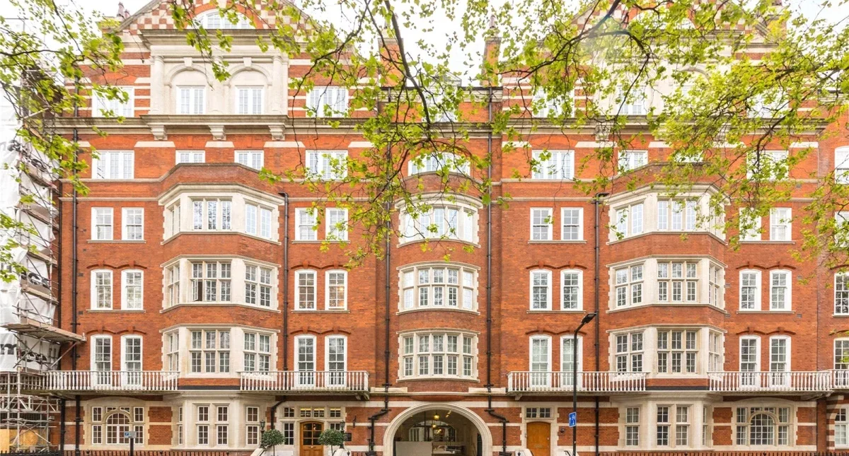 Flat Bedford Avenue in Greater London