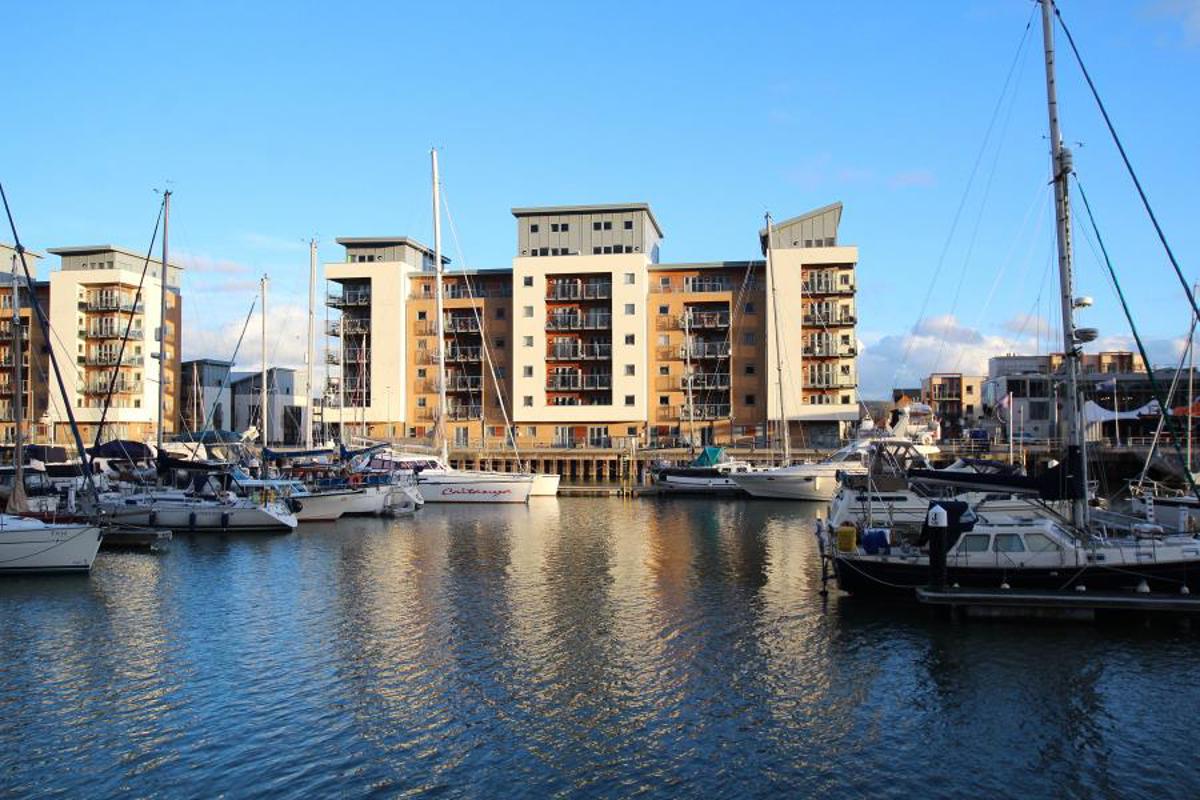 Flat Mizzen Court in Bristol
