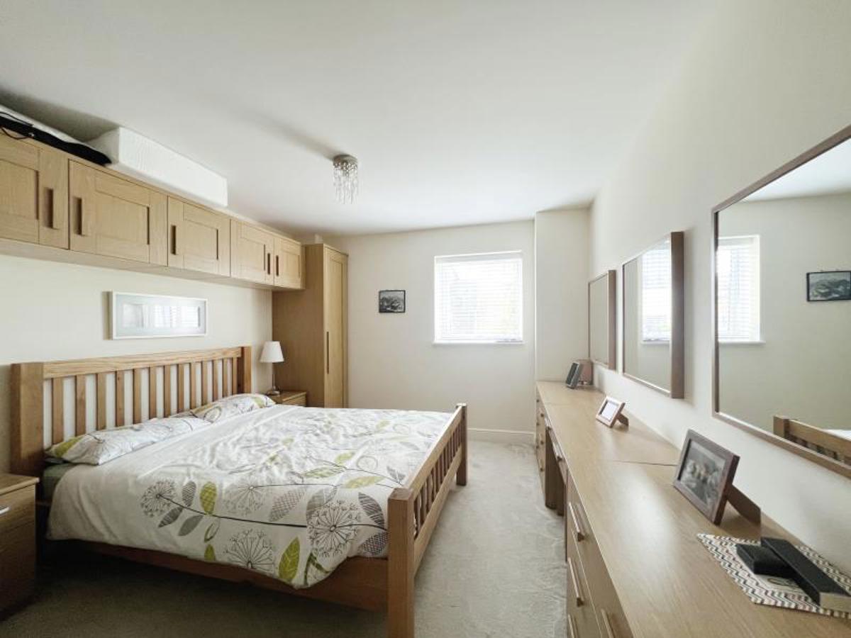 Flat Mizzen Court in Bristol