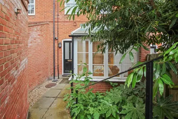 Flat Orient Place in Canterbury
