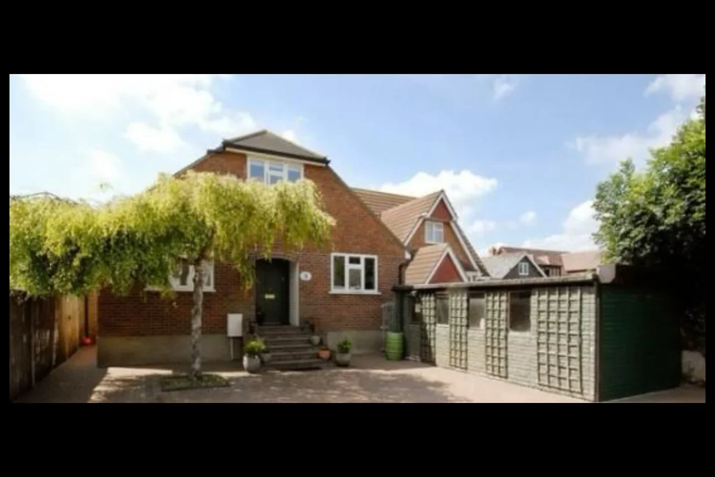 House Ferry Avenue in Borough of Runnymede