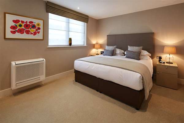 Flat Cheval Place in City of Westminster