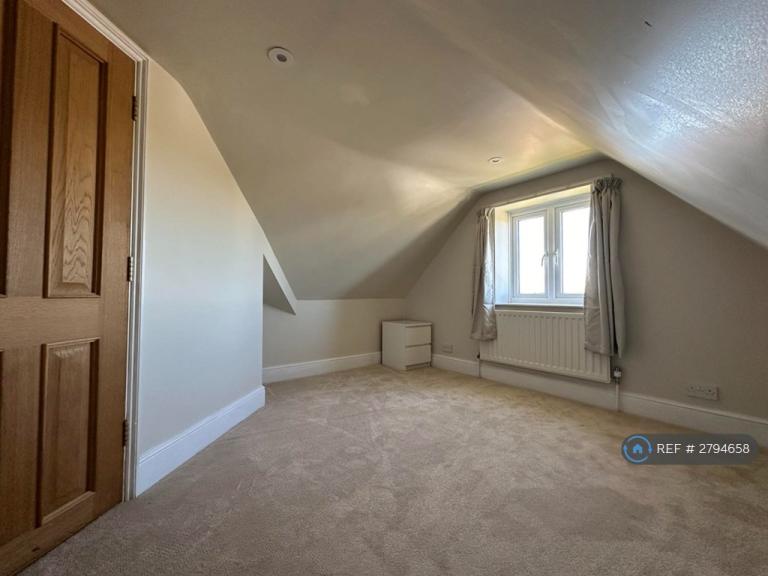 Room Manor Road in Chichester