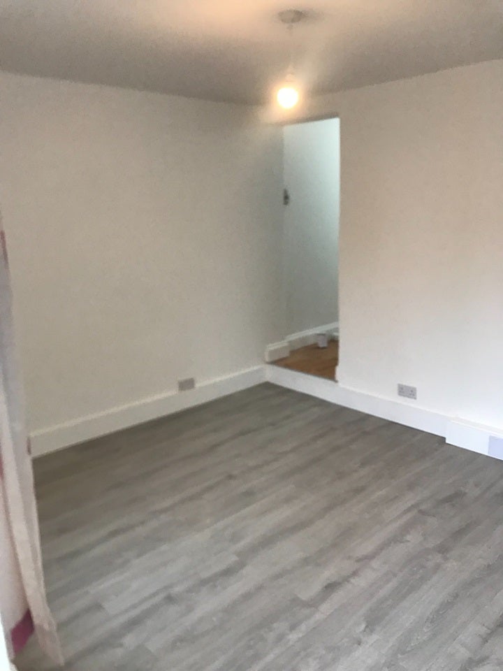 Flat Staines Road in Greater London