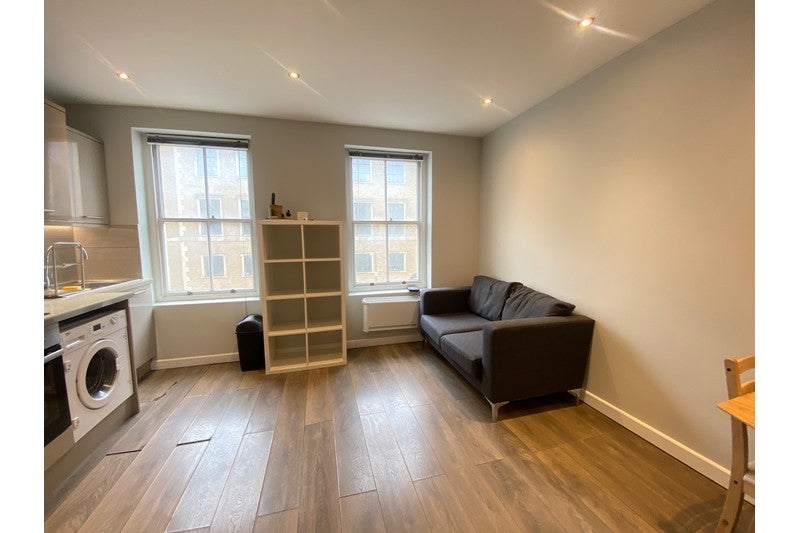 Flat Kennington Lane in Greater London