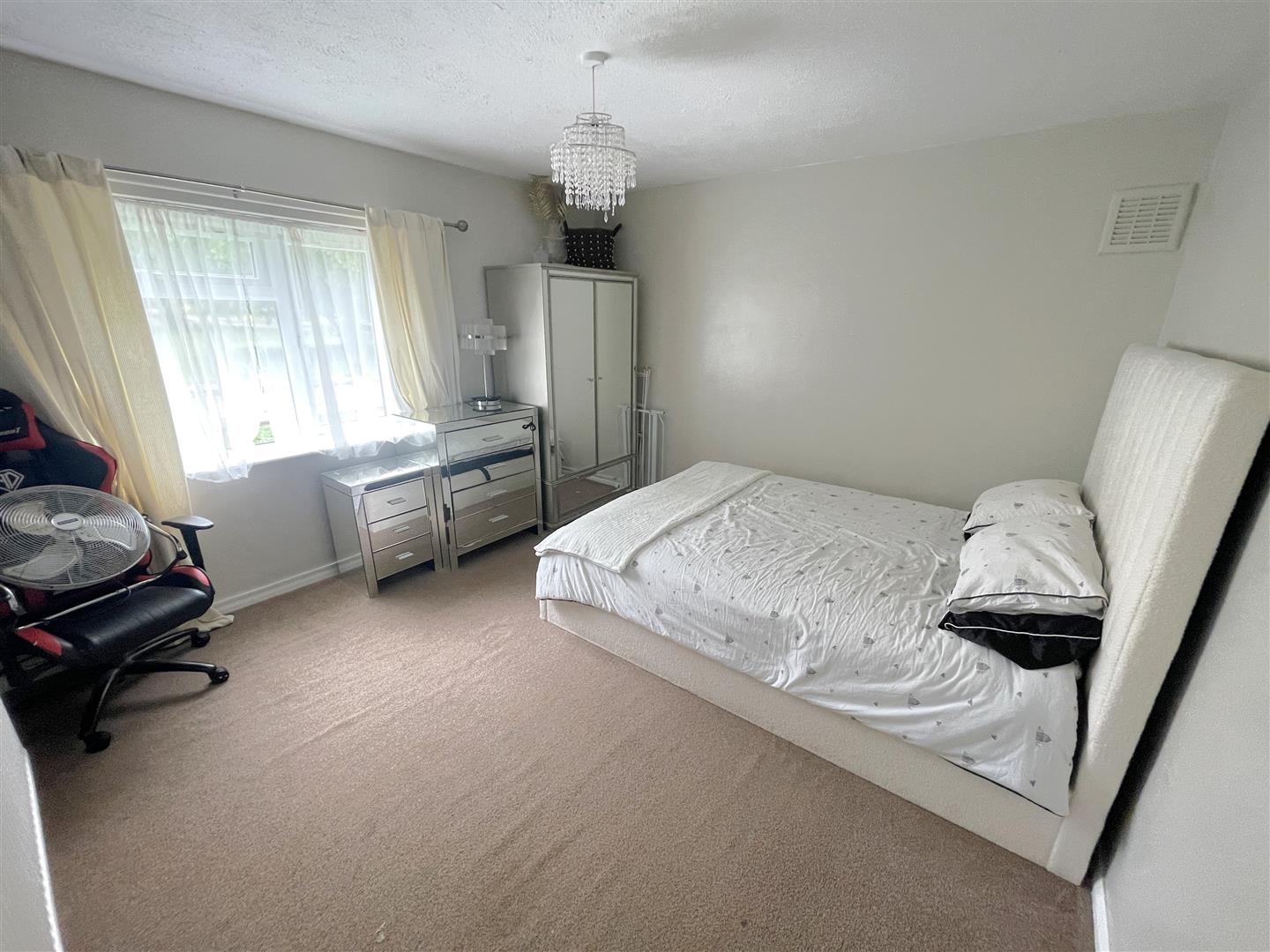 Flat Clevedon Square in Cheltenham