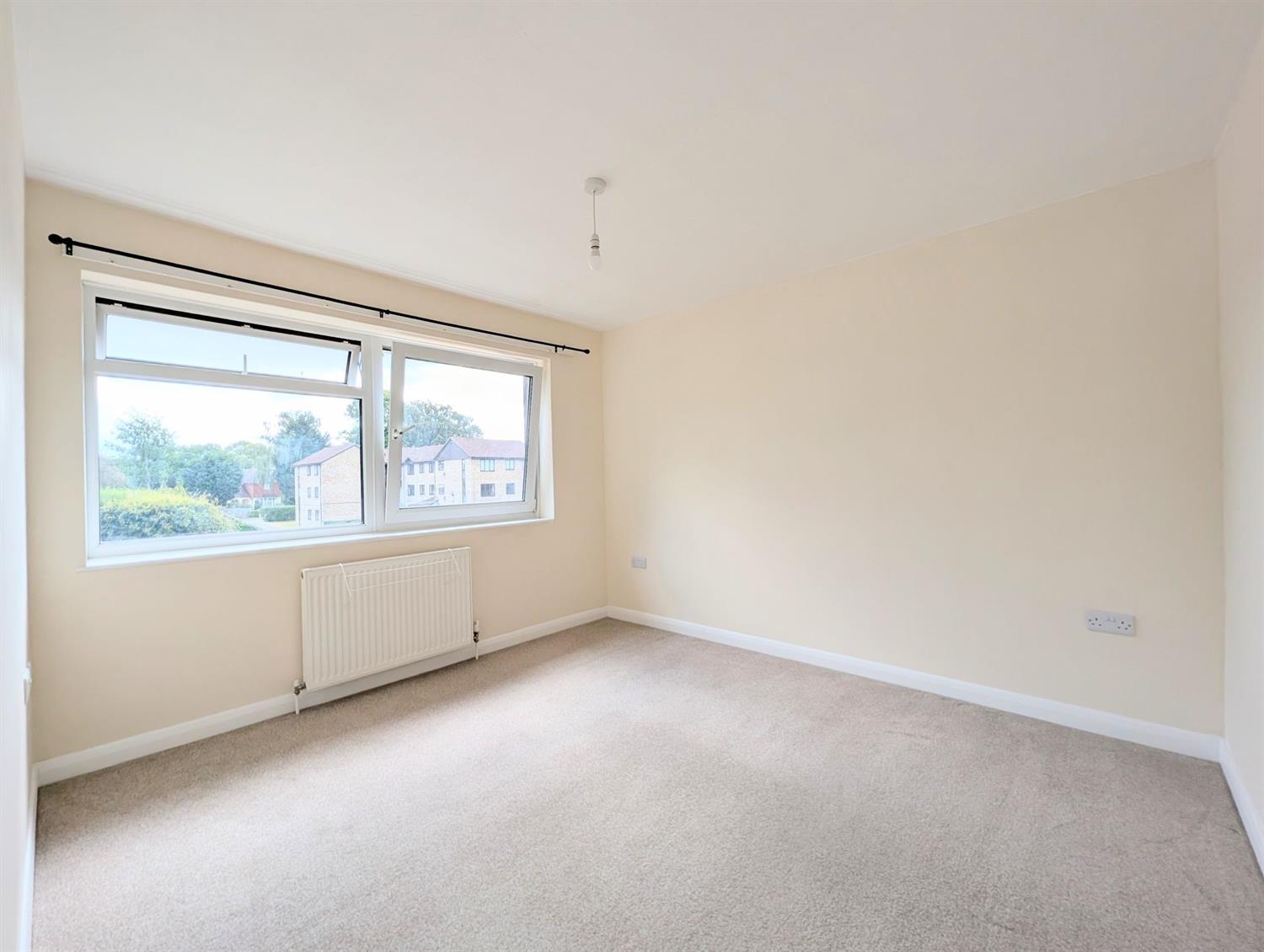 Flat York Close in Horsham
