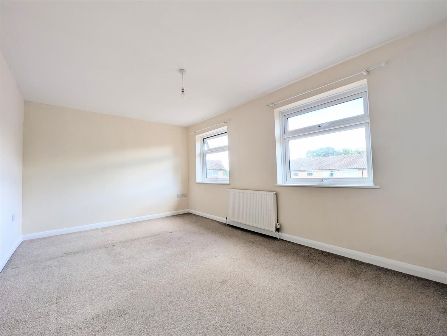 Flat York Close in Horsham