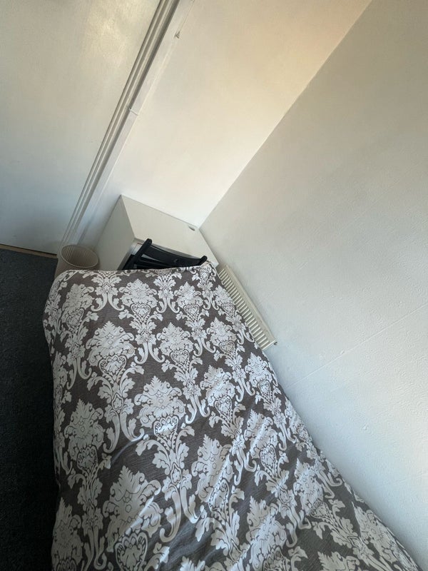Room Dawlish Road in Greater London