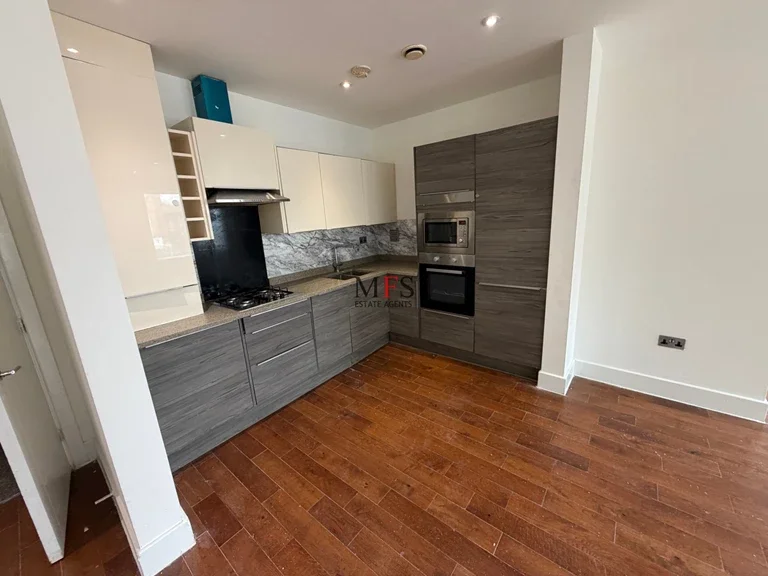 Flat South Road in Greater London