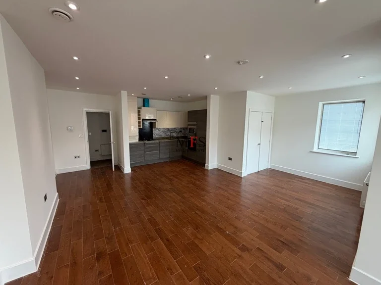 Flat South Road in Greater London
