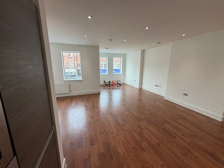 Flat South Road in Greater London