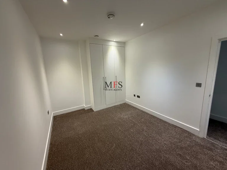 Flat South Road in Greater London