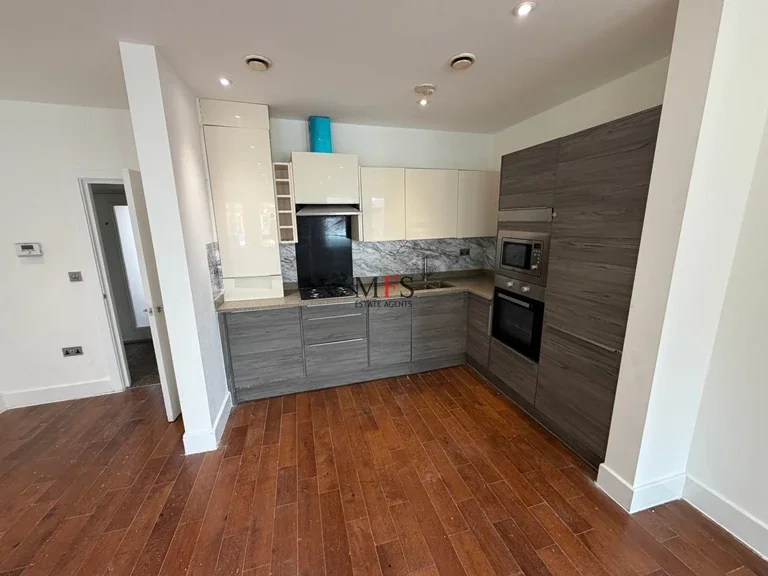 Flat South Road in Greater London
