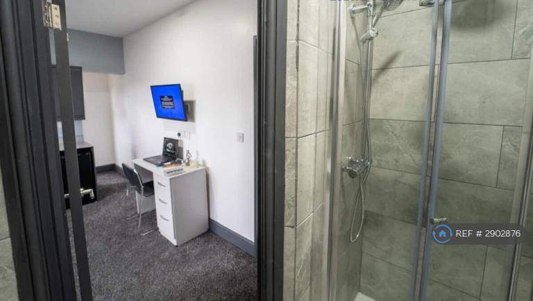 Room Bournbrook Road in Birmingham