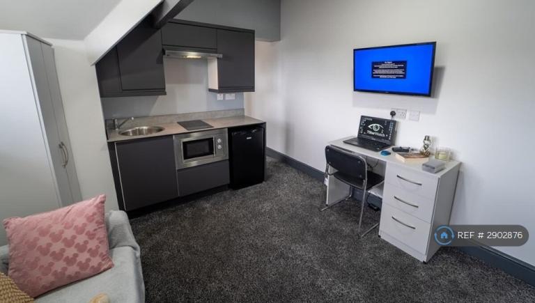 Room Bournbrook Road in Birmingham