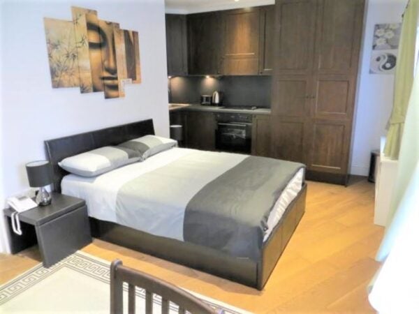 Flat Parfrey Street in Greater London