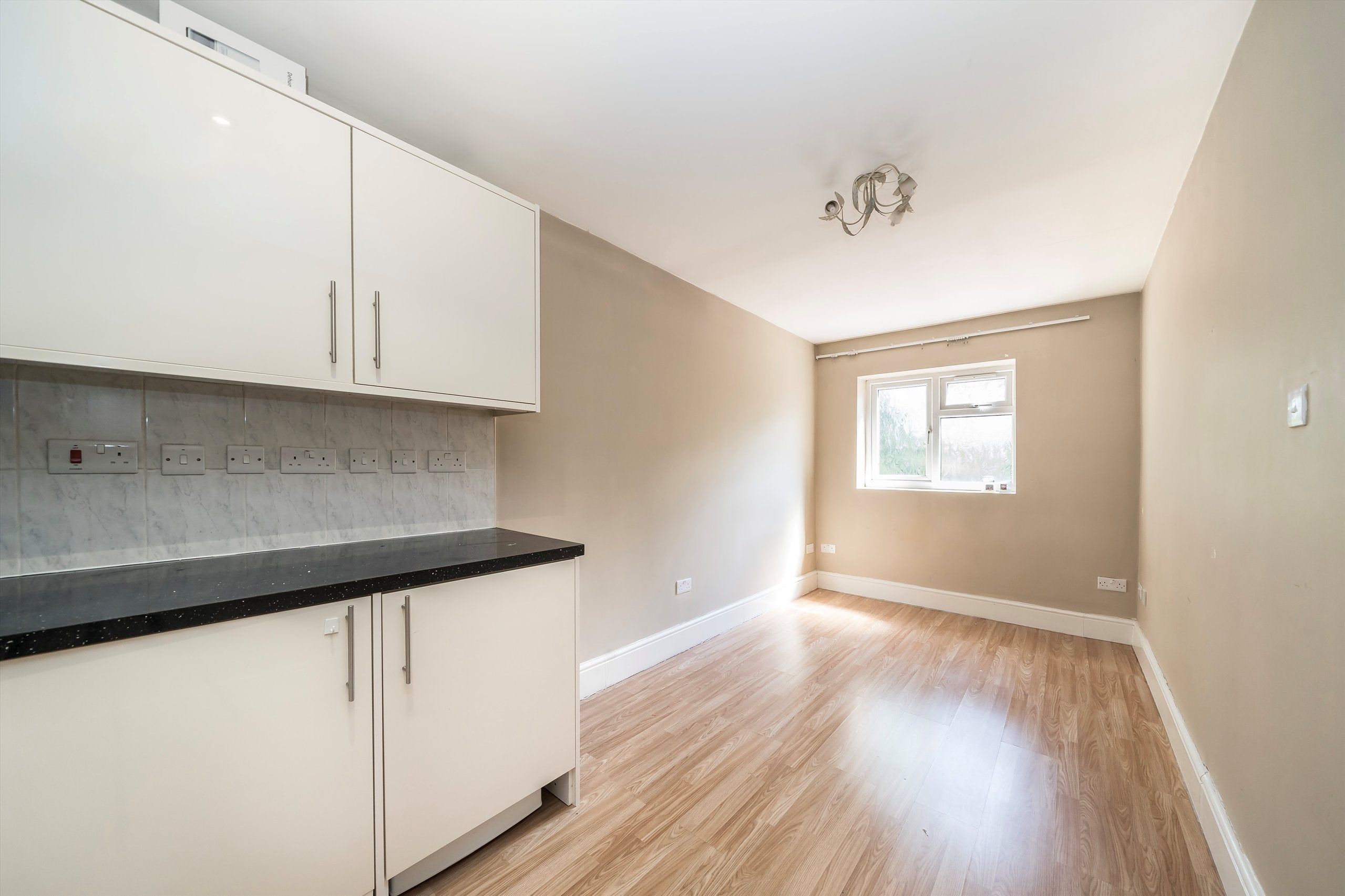 Flat Lydford Road in Greater London