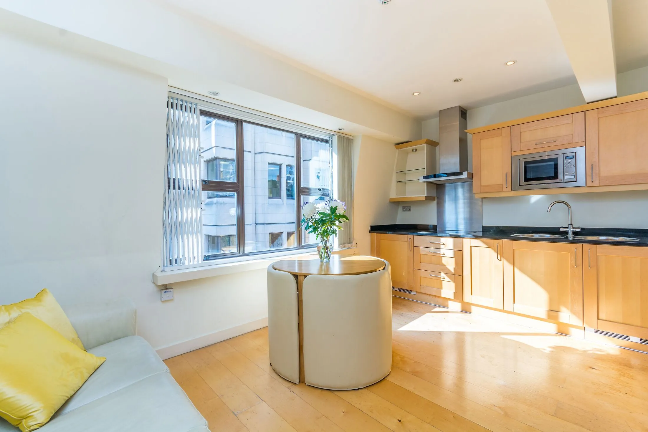 Flat Shelton Street in Greater London