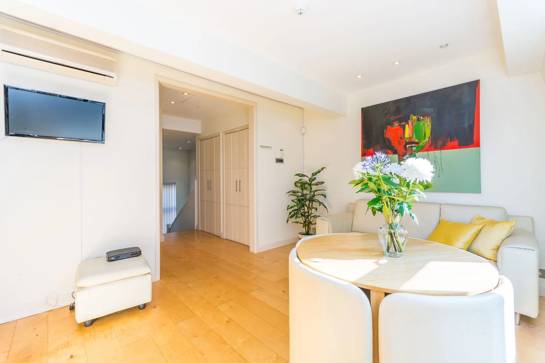 Flat Shelton Street in Greater London