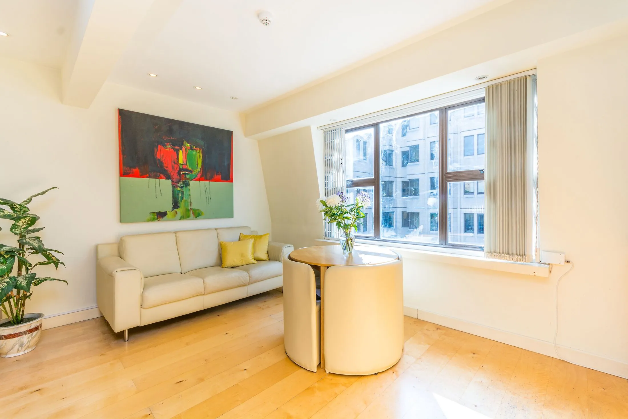 Flat Shelton Street in Greater London