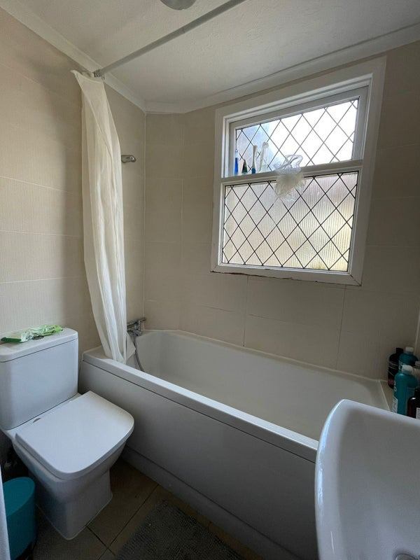 Room Eleanor Road in Greater London