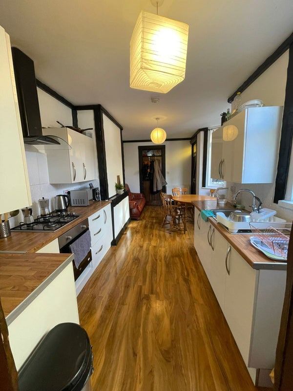 Room Eleanor Road in Greater London