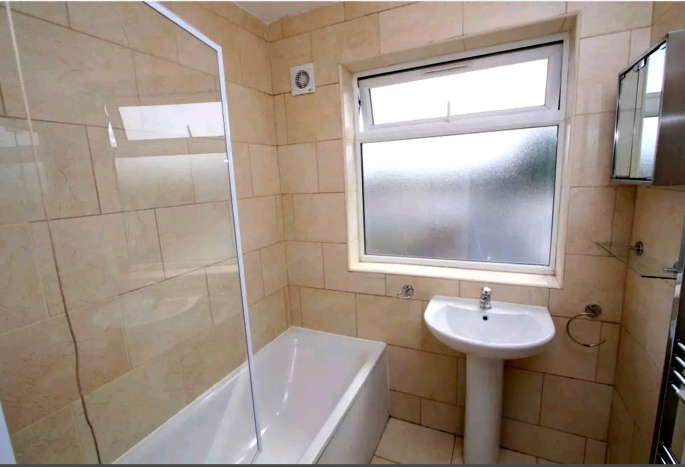 Room Chiltern Drive in Greater London