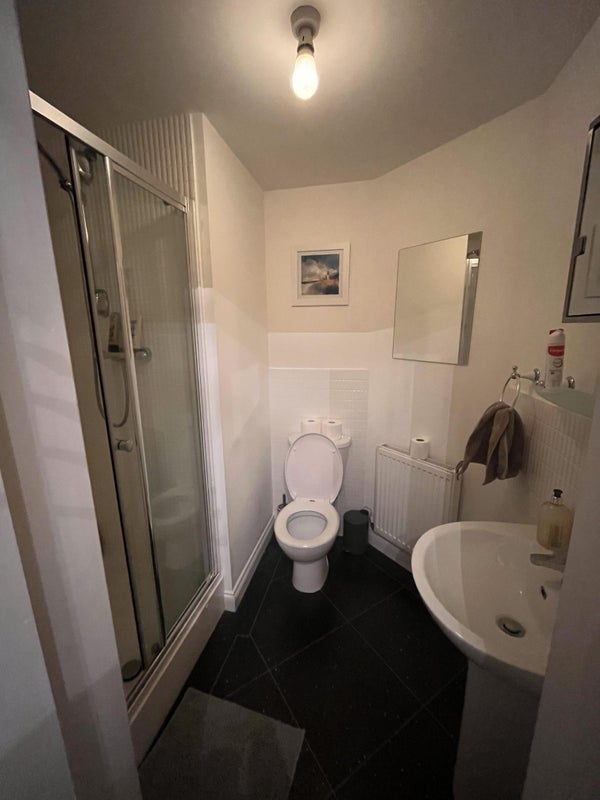 Room Wellingtonia Close in Charnwood