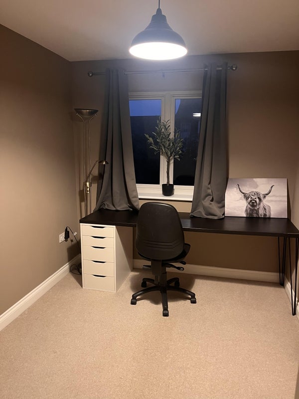Room Wellingtonia Close in Charnwood