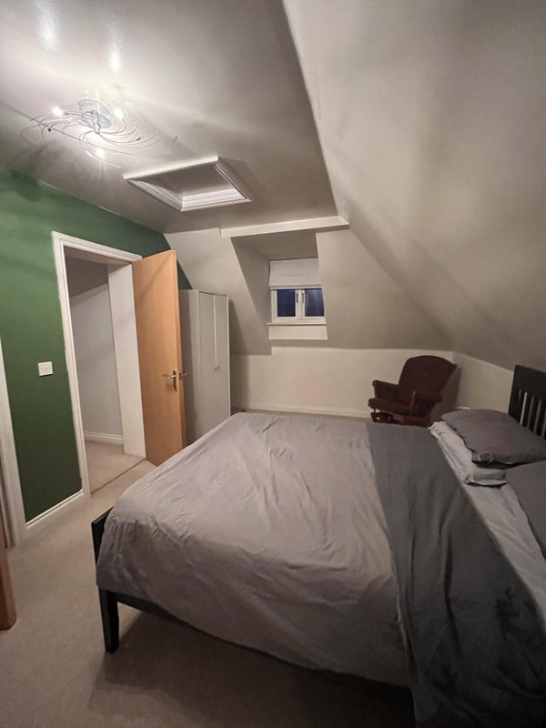 Room Wellingtonia Close in Charnwood