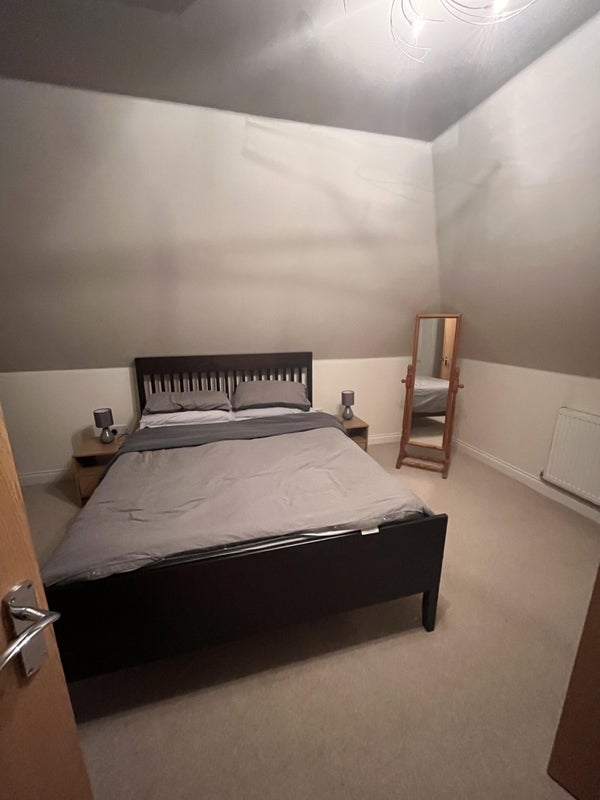 Room Wellingtonia Close in Charnwood