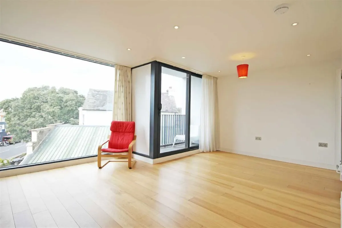 Flat Upper Teddington Road in Greater London