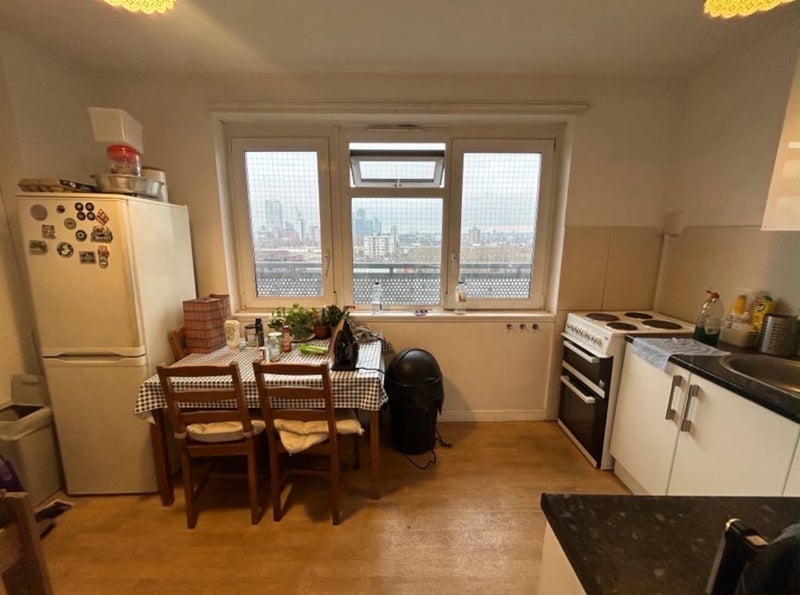 Room Fellows Court in Greater London