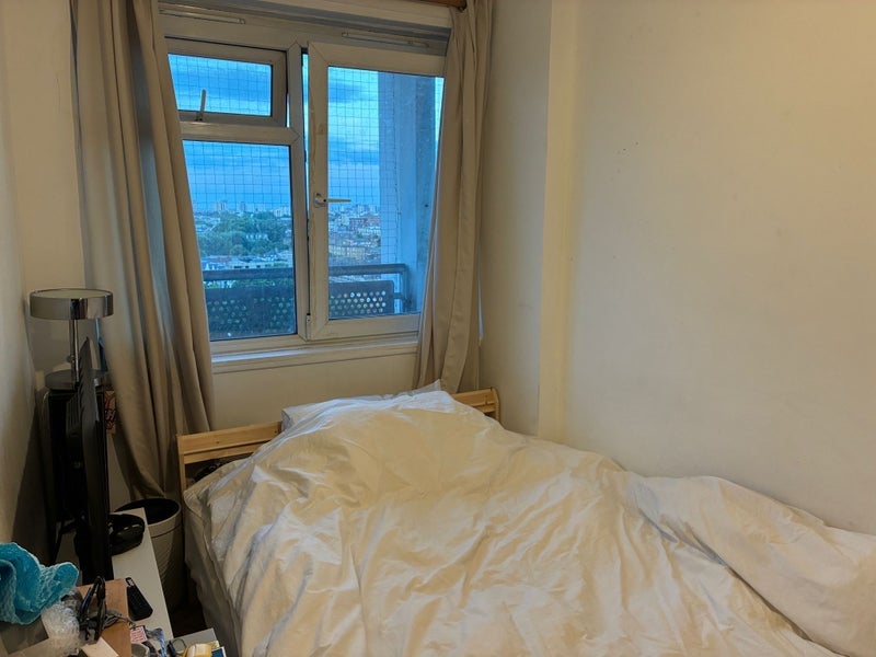 Room Fellows Court in Greater London